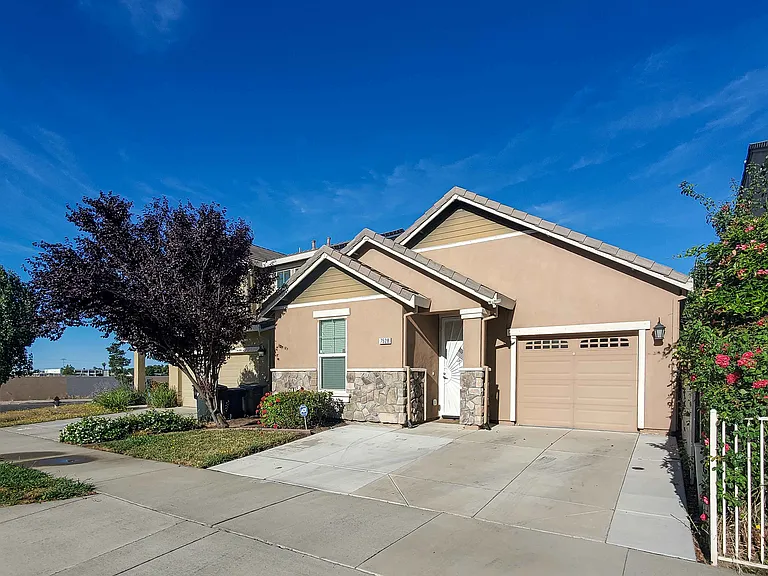 7528 Georgica Way — Photo 1
