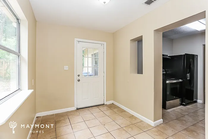 5453 Oak Forest Dr — Photo 7