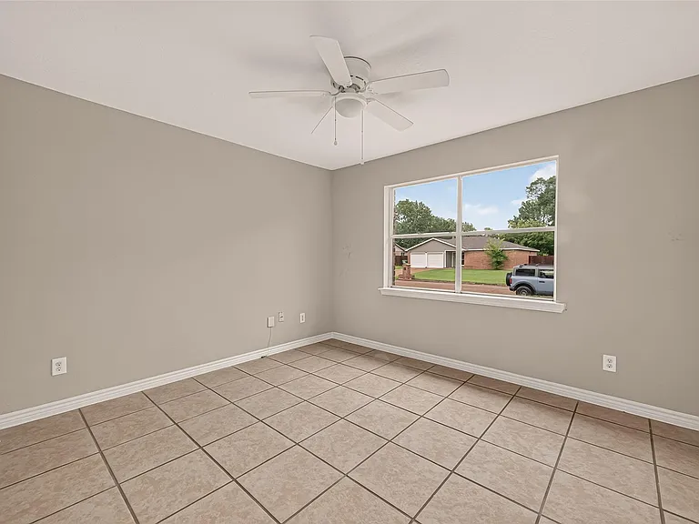 8607 Valley Forest Dr — Photo 13