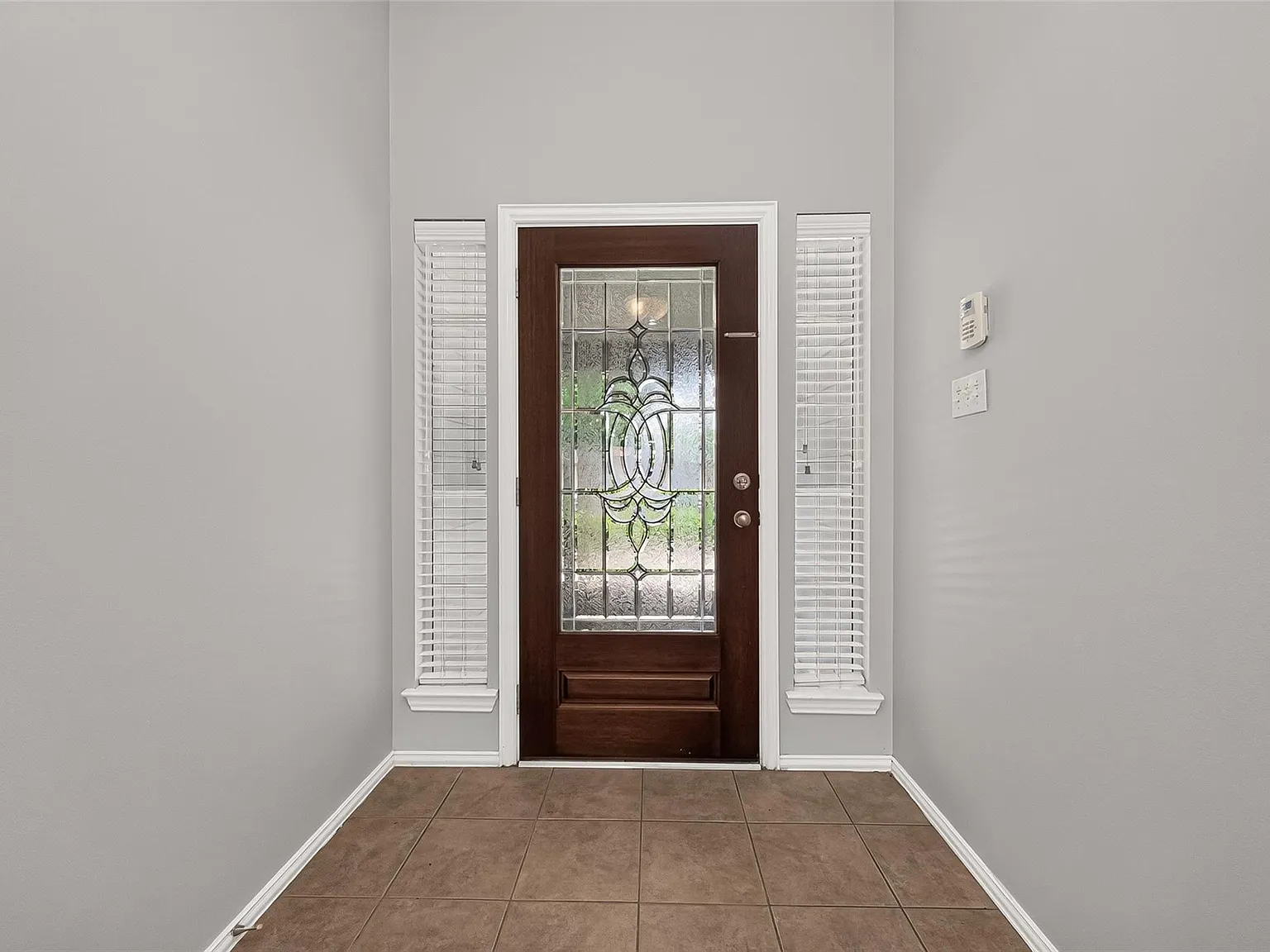 3 bed, 2.0 bath, 1893 sqft, $2,000 — Photo 3