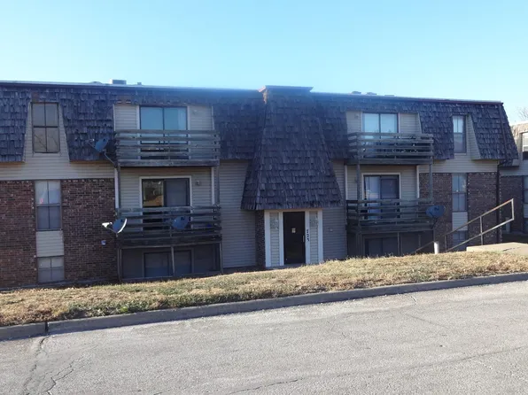 704 Dondee Dr, Manhattan, KS