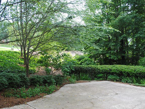 3rd image of 6290 Countryland Dr