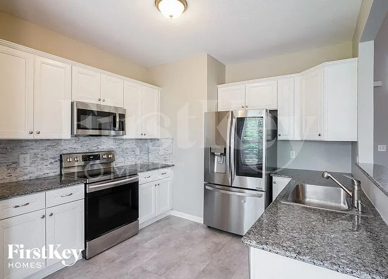 1237 Fossil Dr — Photo 4