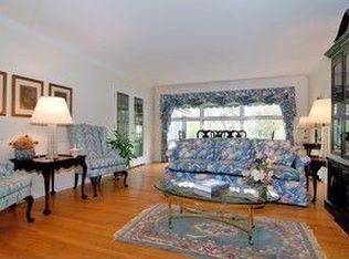 280 Sharon Dr, Barrington, IL