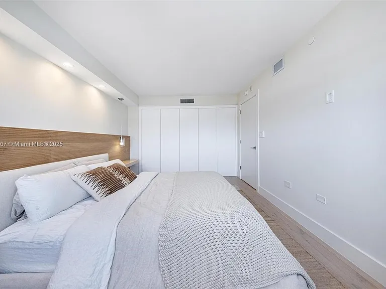 1881 Washington Ave #14F — Photo 11