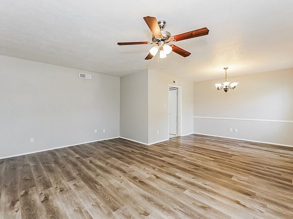 5th image of 902 Live Oak Dr