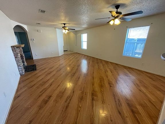 5th image of 5413 Emmeryville Ln