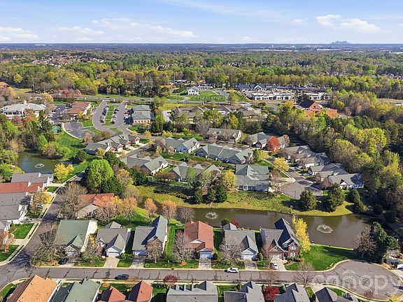 3rd image of 415 Garnet Ct
