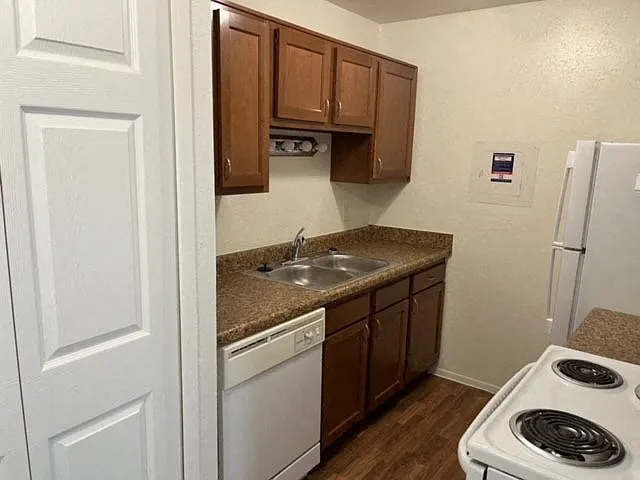 Woodland Place Apartments — Photo 37