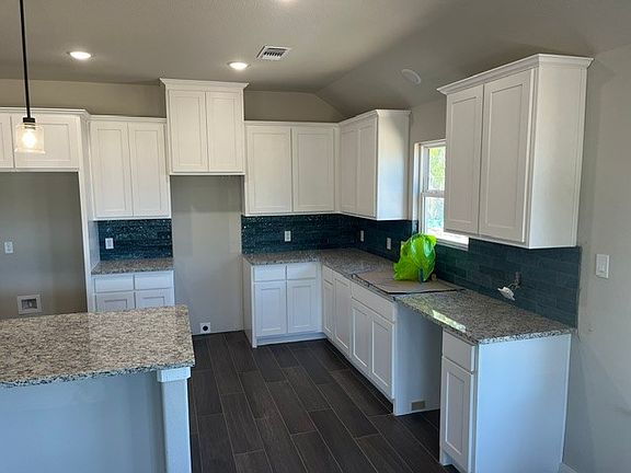 4th image of 511 N Branch St