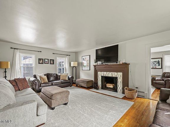 5th image of 33 Eleanor Rd
