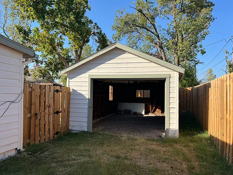 517 W Maple St — Photo 21