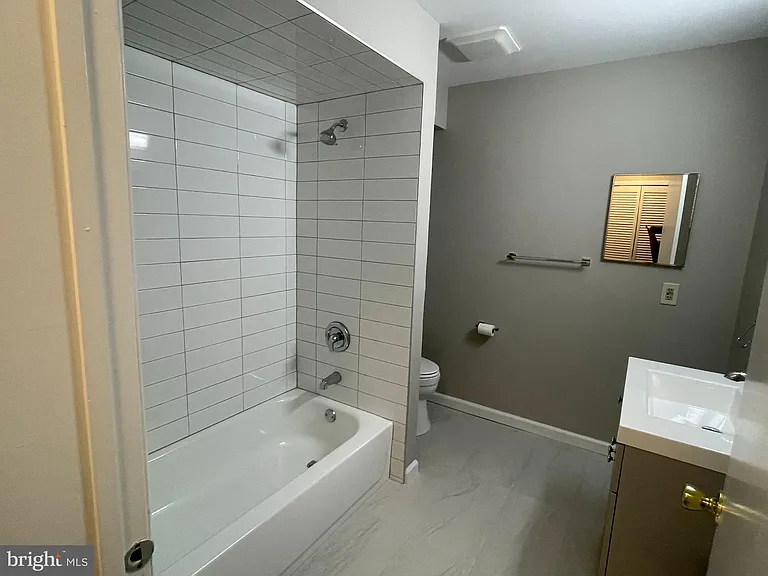 205 Salem Ct #10 — Photo 10