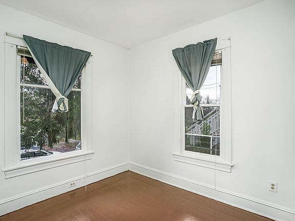 4th image of 5057 38th Ave NE