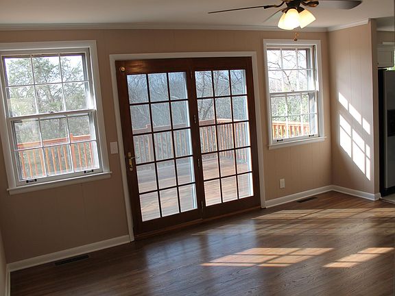 4th image of 1009 Harold Dr