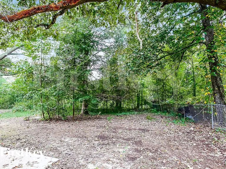 1814 Yarbrough Dr — Photo 15