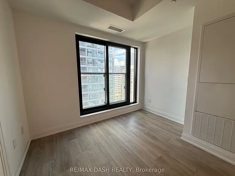 20 Soudan Ave #1208 — Photo 10