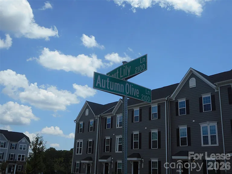 2105 Autumn Olive Ln — Photo 21