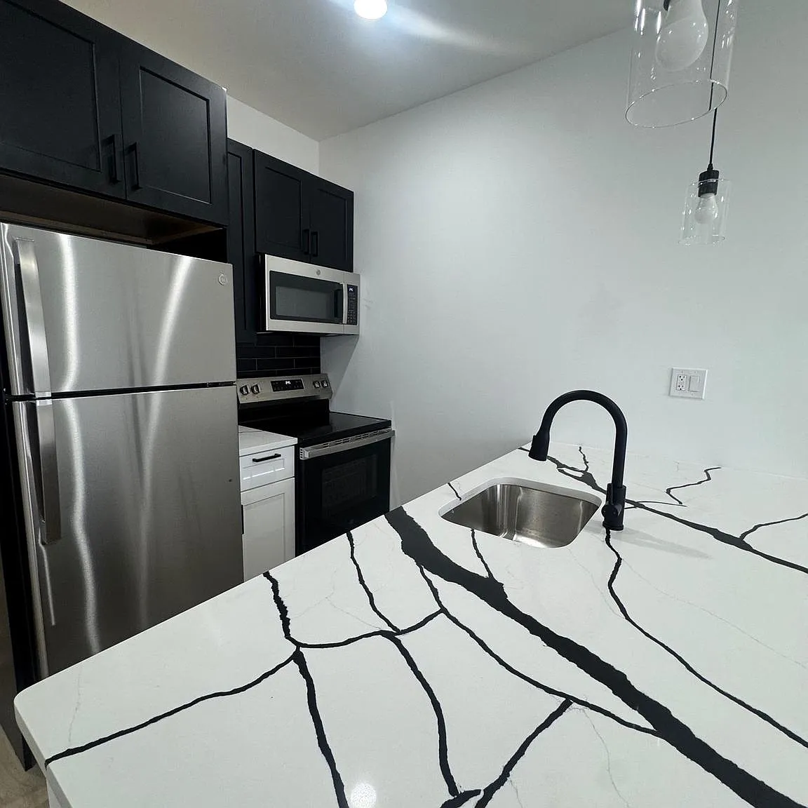 1 bed, 1.5 bath, 1400 sqft, $1,650 — Photo 4