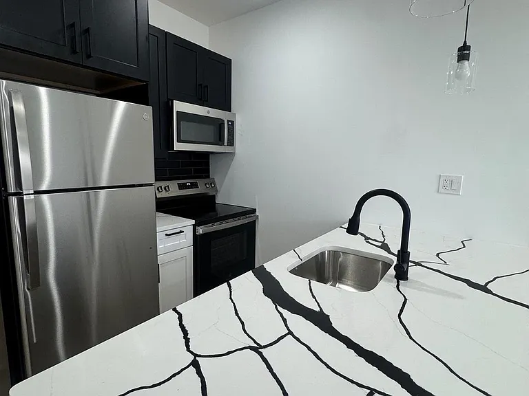 2236 Moore St #1 — Photo 4