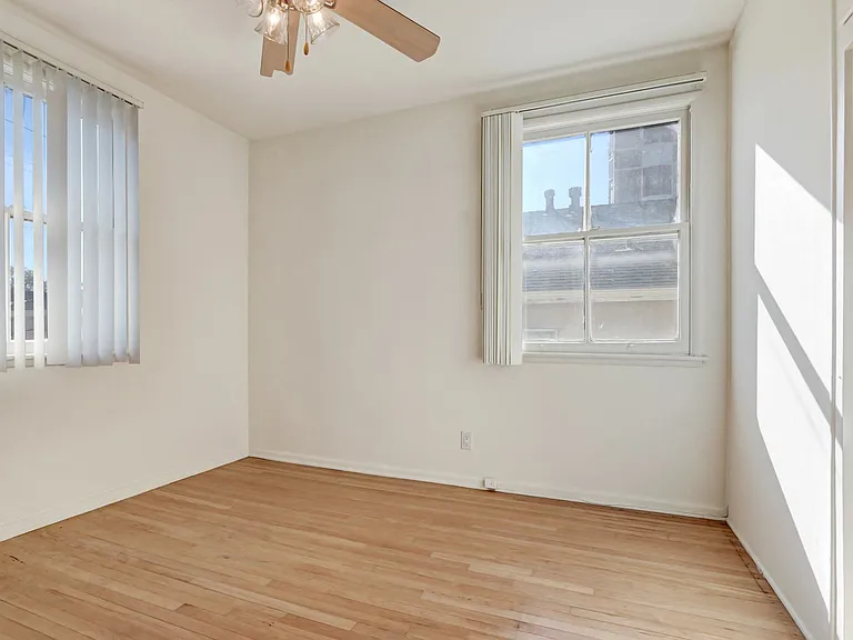 Hayworth Avenue Apartments — Photo 23