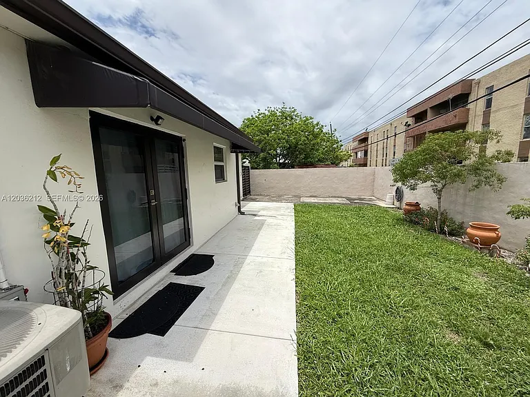 875 W 72nd Pl — Photo 17