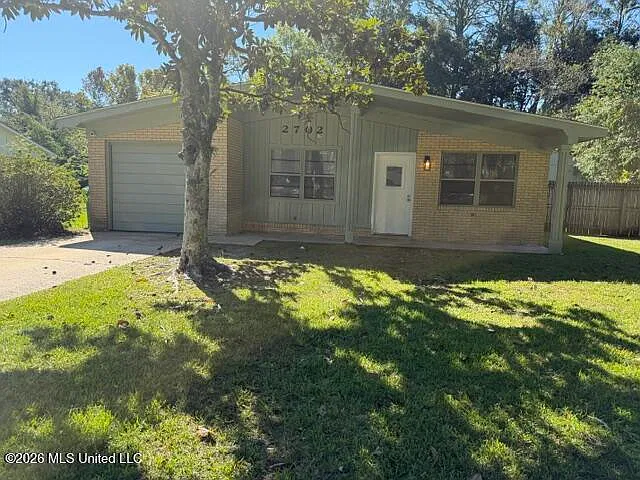 3 bed, 2.0 bath, 1400 sqft, $1,650 — Photo 2