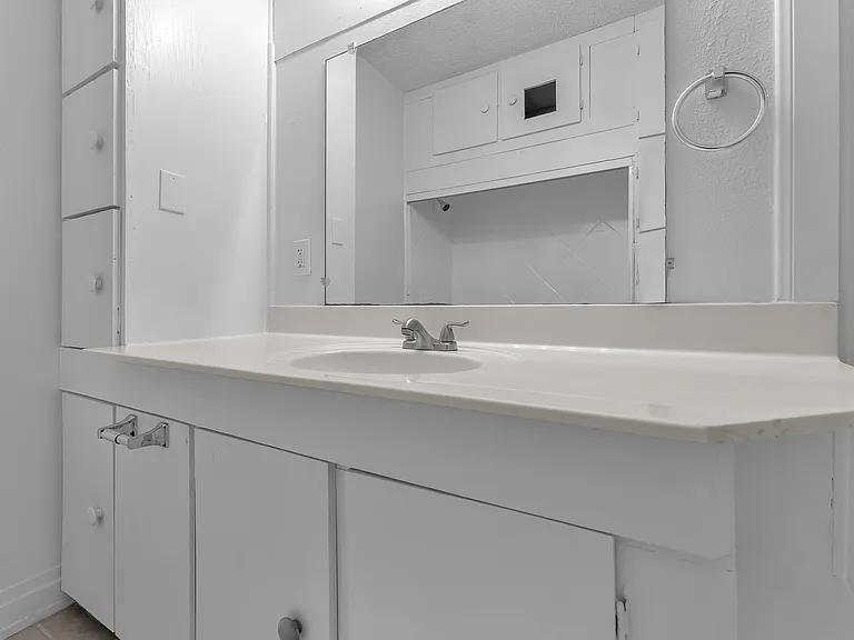 402 Ada St #1 — Photo 12