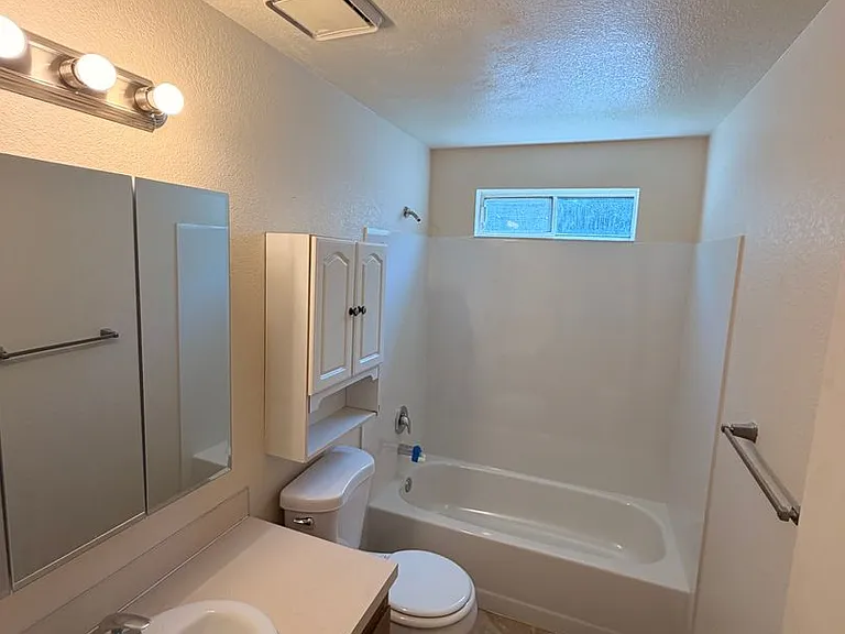 3622 W Rose Hill St — Photo 7