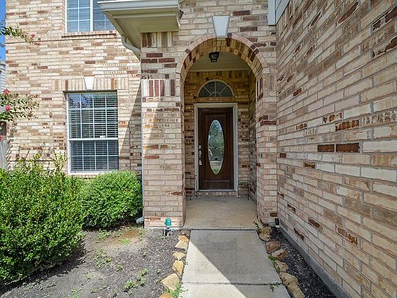 3rd image of 5206 Heatherdawn Ct