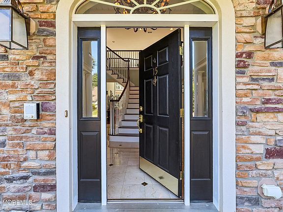 4th image of 15 Livingston Court