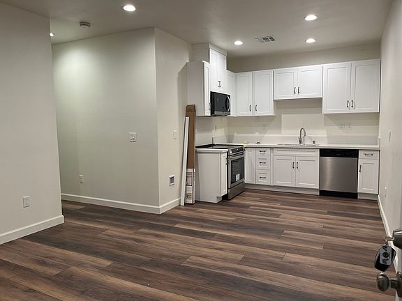 4th image of 12091 Cliffwood Ave