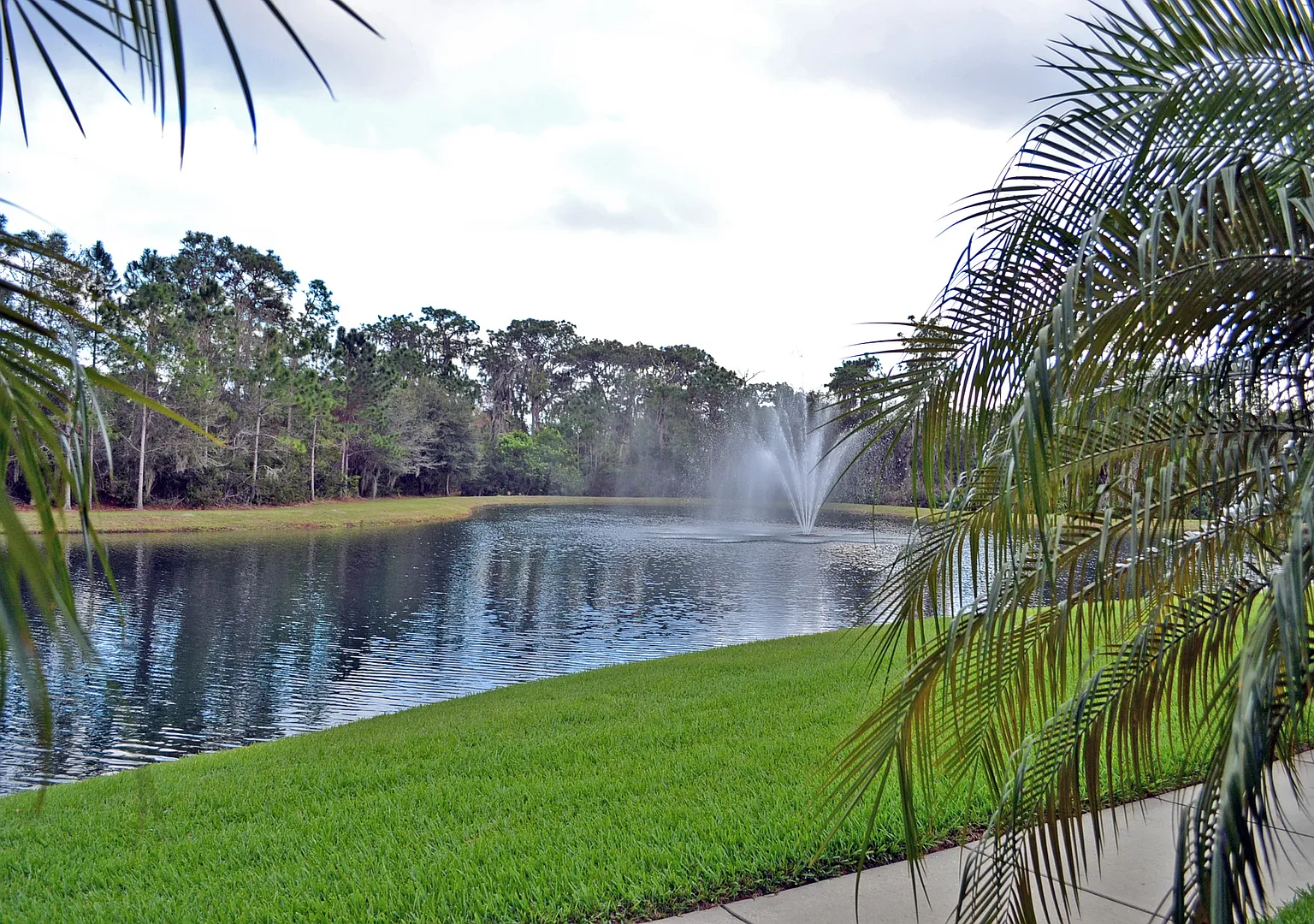 Luxury 2 bedroom 2 bathroom condo with lake views in Lakewood Ranch — Photo 2