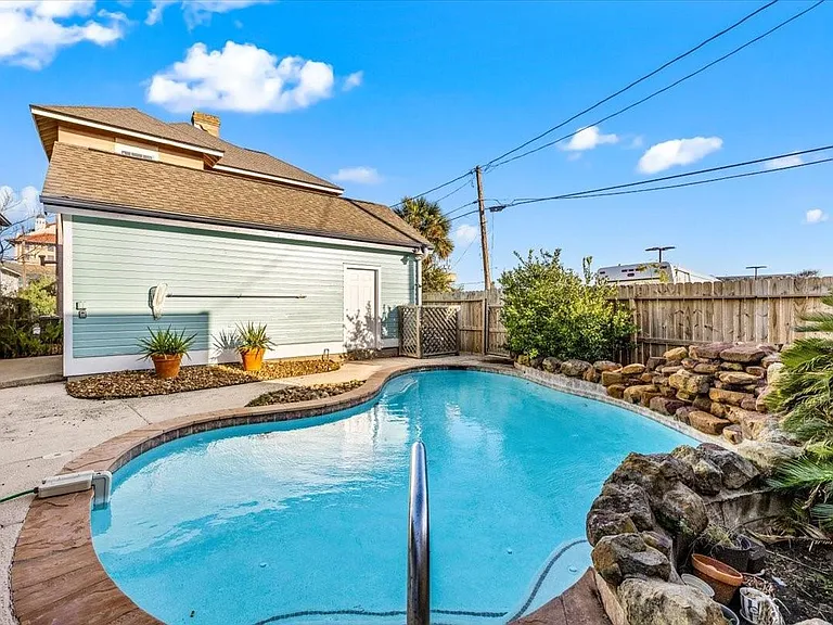 2207 Avenue P — Photo 35