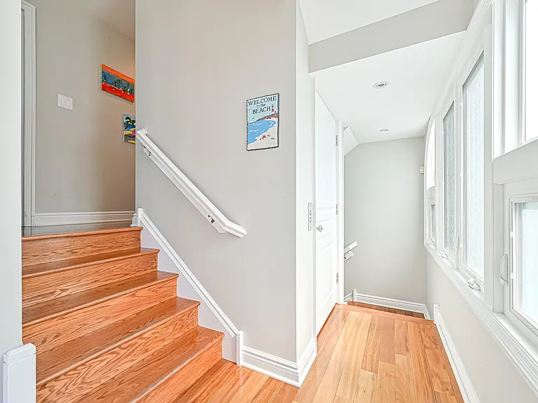 25 S 31st Ave — Photo 8