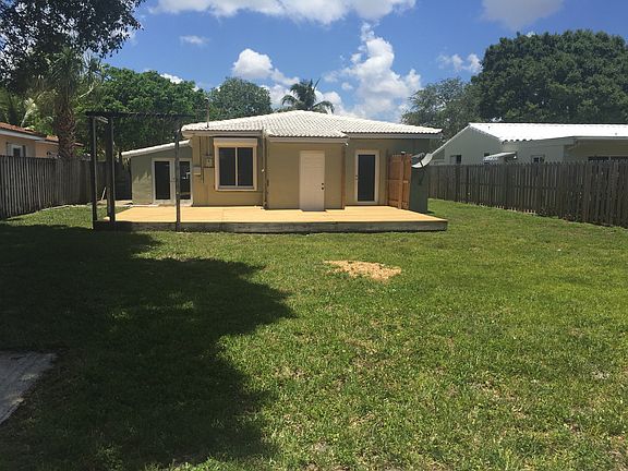 5th image of 708 SW 18th Ct