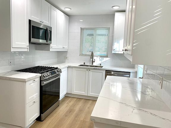 2nd image of 5067-69 Topanga Canyon Blvd