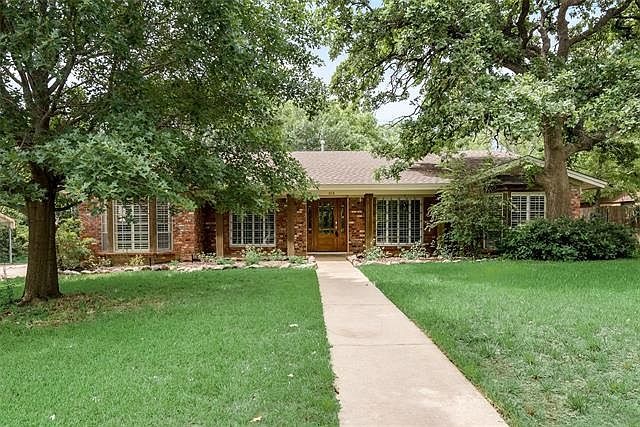 1st image of 616 Donna Ln