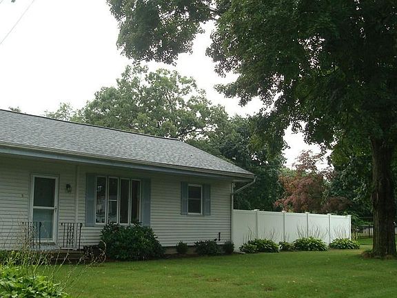 2nd image of 5 Aspen Dr