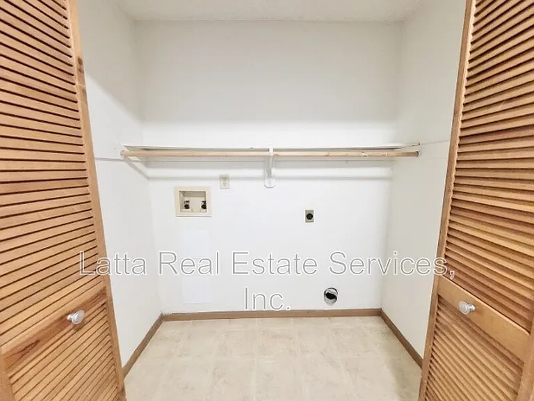 2115 Highridge Dr #B — Photo 13