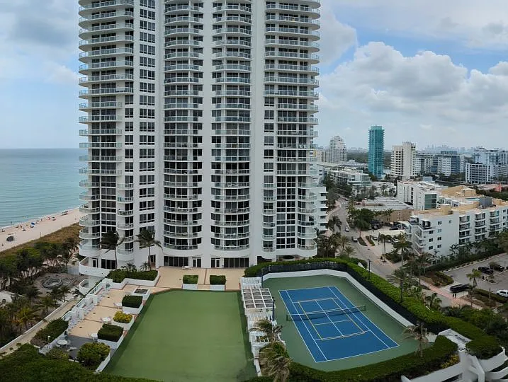 6423 Collins Ave — Photo 3