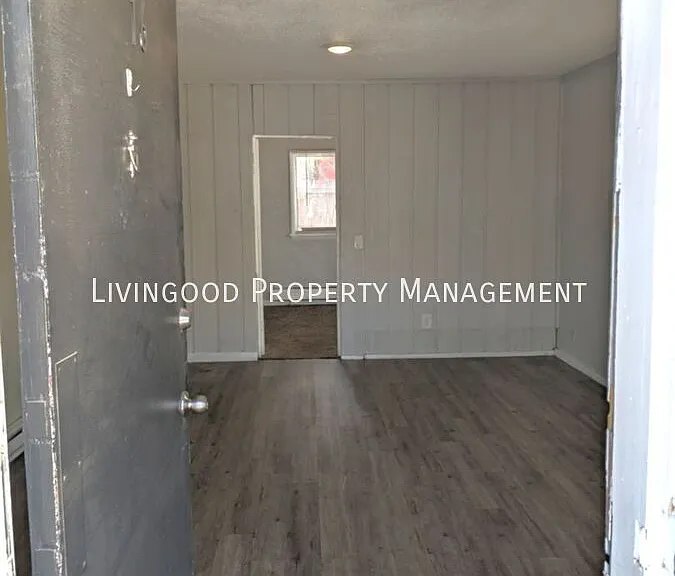 225 E Brookside St #16 — Photo 2