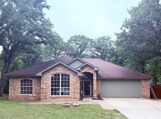 637 Inwood Rd, Azle, TX 76020