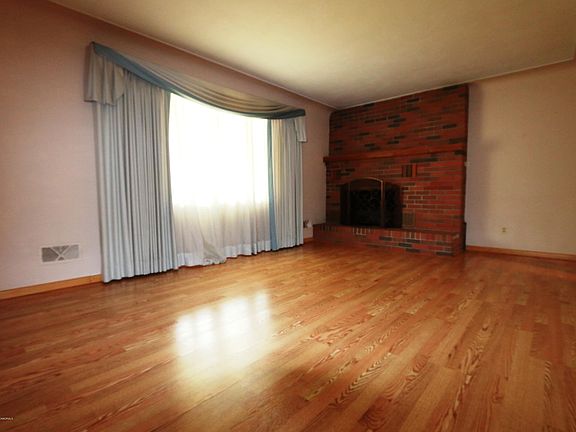 2nd image of 2101 Meadow Lake Dr
