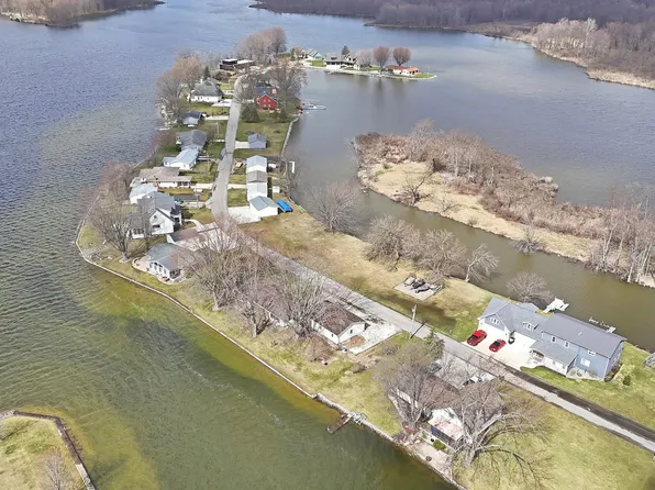 690 E 635 S, Wolcottville, IN 46795