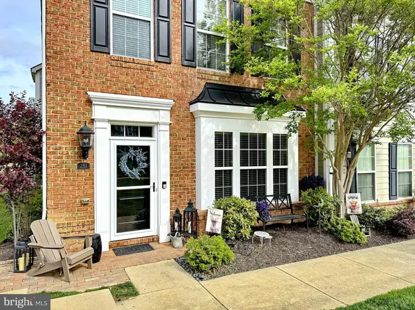 251 Buckeye Cir, La Plata, MD 20646