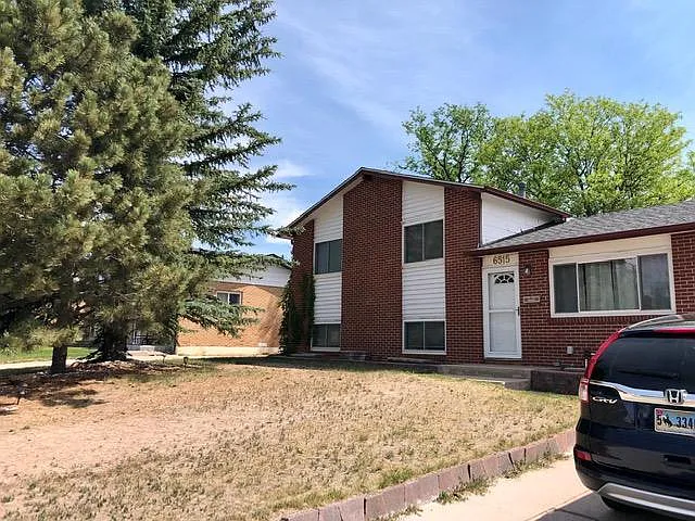 3 bed, 2.5 bath, 1625 sqft, $2,100 — Photo 2