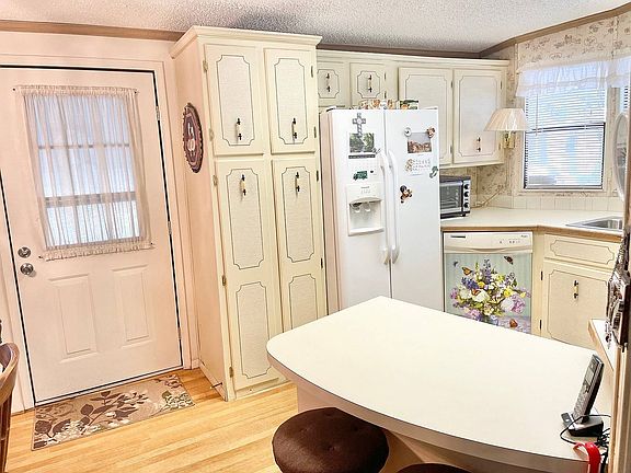 4th image of 4692 Blue Spruce Ave #269