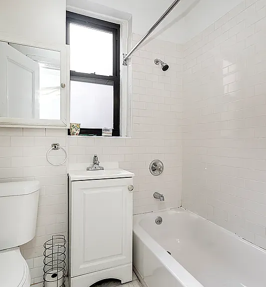 623 W 207th St #24 — Photo 6