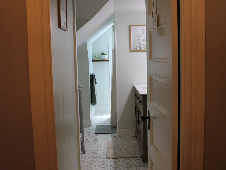 2nd floor full sized bathroom